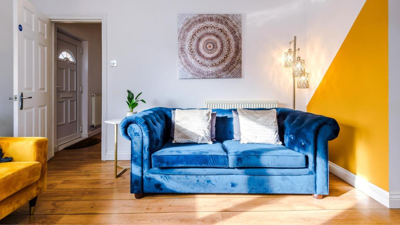 Newhall Road - 4 Bedroom Chester Home - Parking Wervin Esterno foto