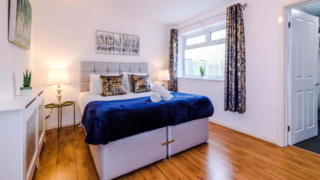 Newhall Road - 4 Bedroom Chester Home - Parking Wervin Esterno foto