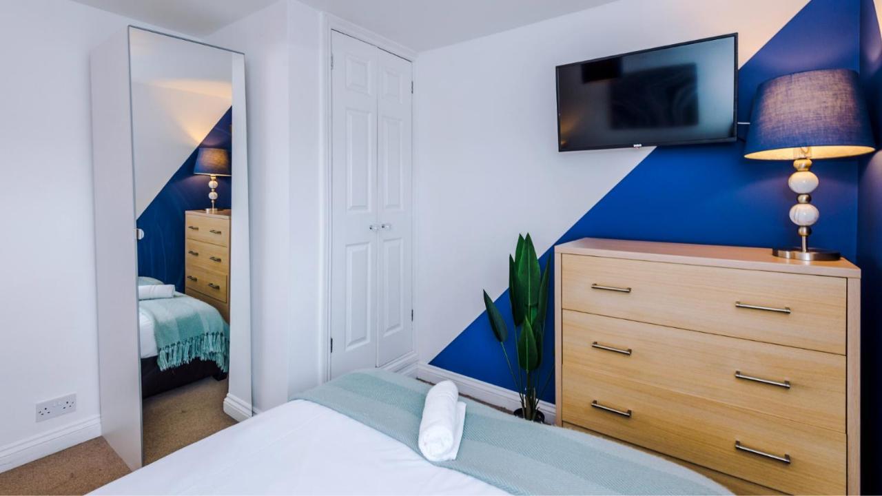Newhall Road - 4 Bedroom Chester Home - Parking Wervin Esterno foto