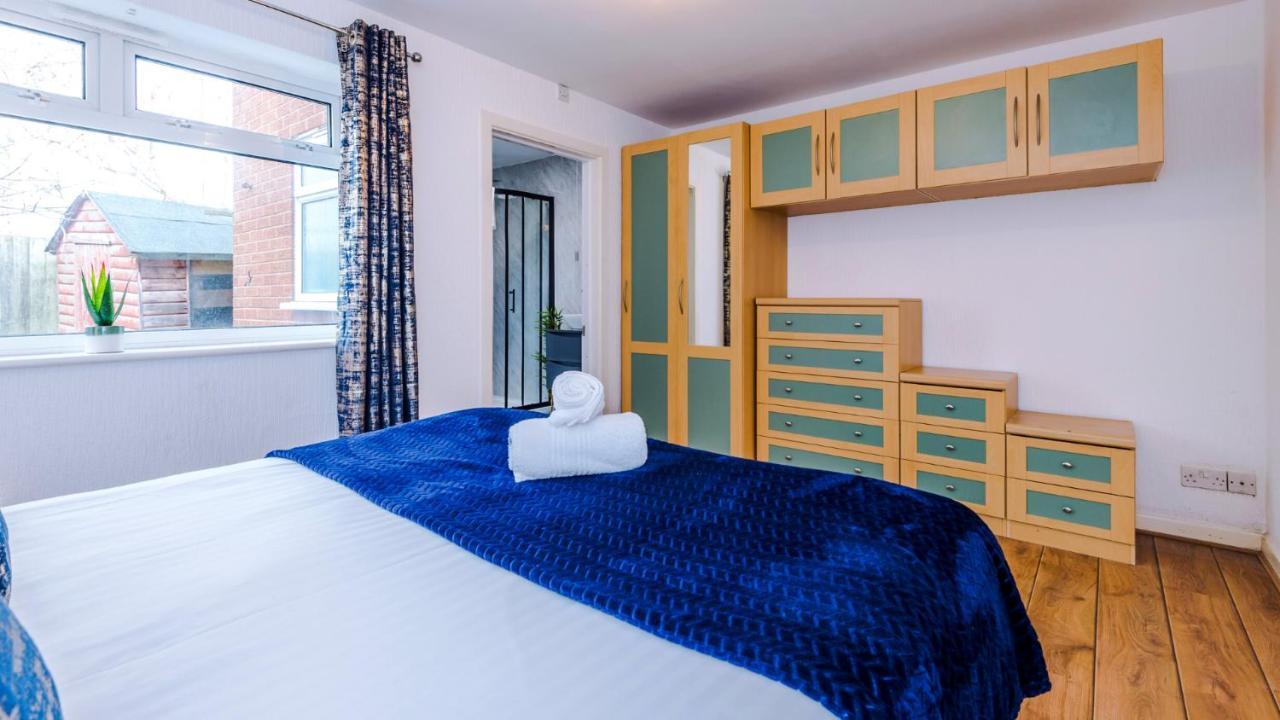 Newhall Road - 4 Bedroom Chester Home - Parking Wervin Esterno foto
