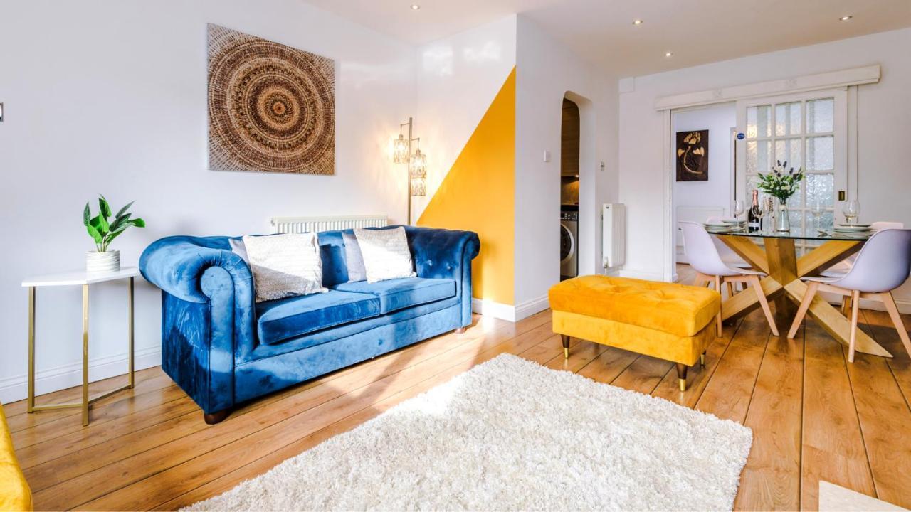 Newhall Road - 4 Bedroom Chester Home - Parking Wervin Esterno foto