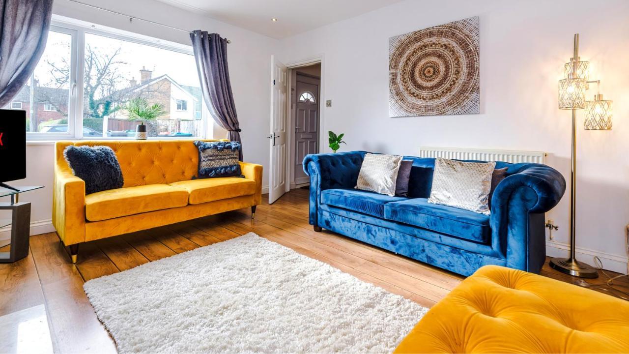 Newhall Road - 4 Bedroom Chester Home - Parking Wervin Esterno foto