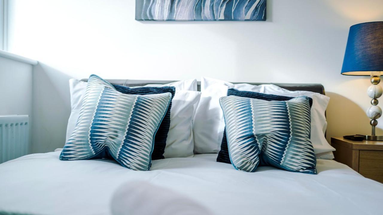 Newhall Road - 4 Bedroom Chester Home - Parking Wervin Esterno foto