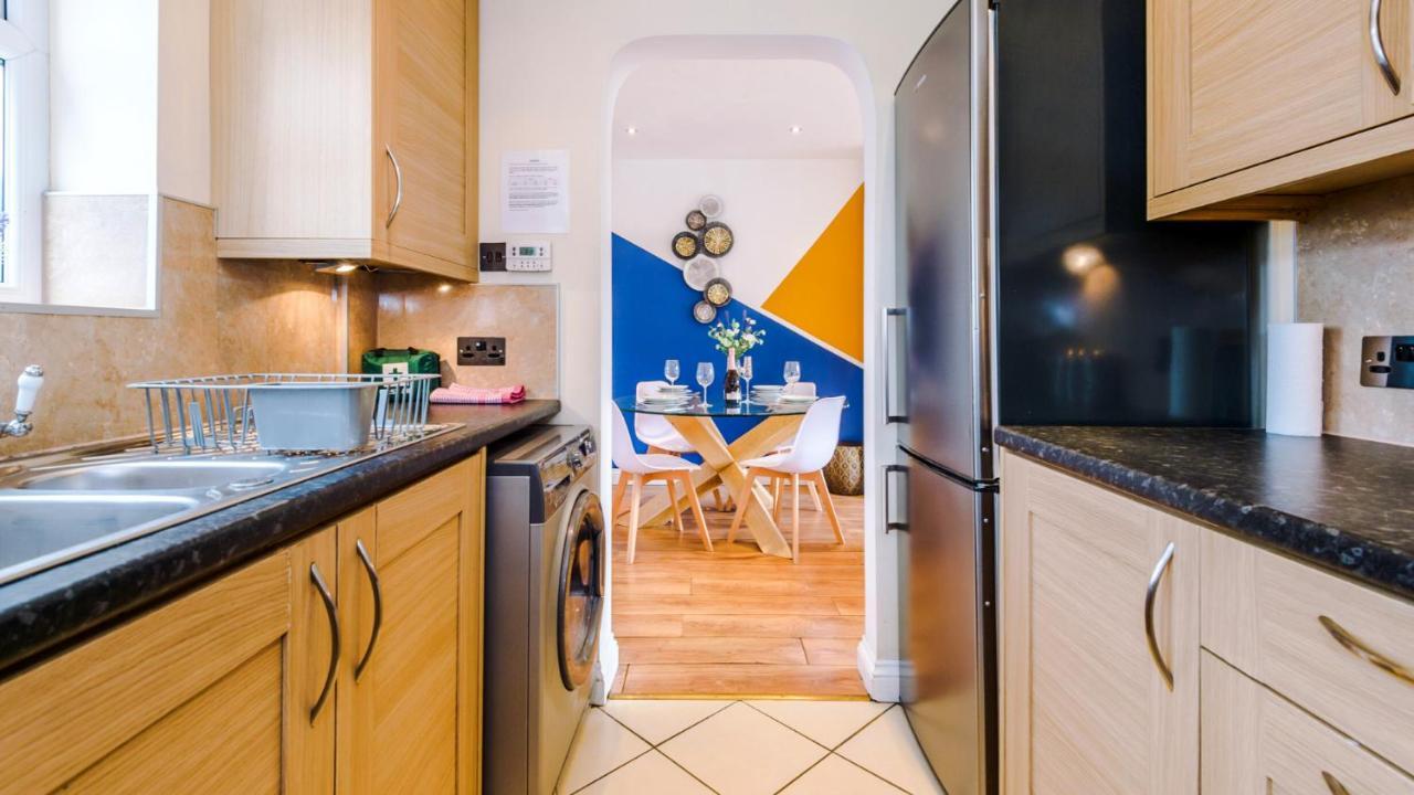 Newhall Road - 4 Bedroom Chester Home - Parking Wervin Esterno foto