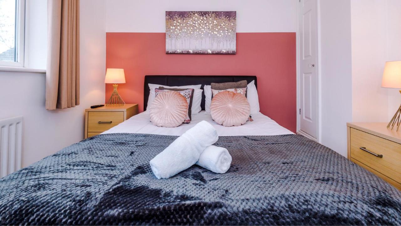 Newhall Road - 4 Bedroom Chester Home - Parking Wervin Esterno foto