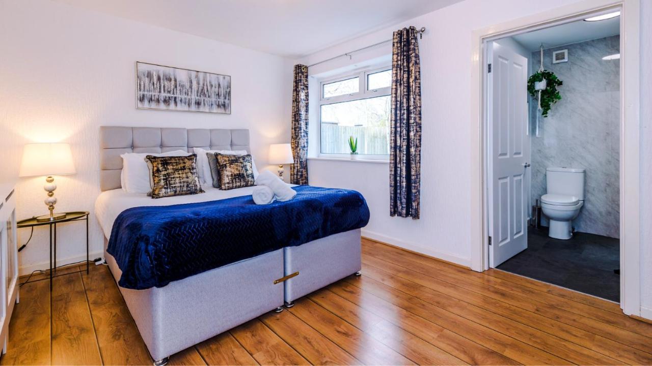 Newhall Road - 4 Bedroom Chester Home - Parking Wervin Esterno foto